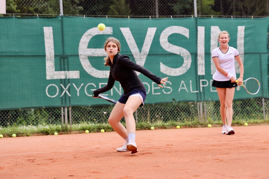 Village Camps International Summer Camp Leysin, Switzerland 2025-08-09 https://www.villagecamps.com/journals_admin/images/2613-6163-tennis 6643.jpg